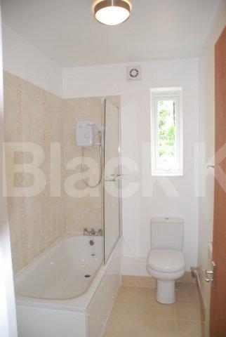 			3 Bedroom, 1 bath, 1 reception Apartment			 Round Hill, Forest Hill